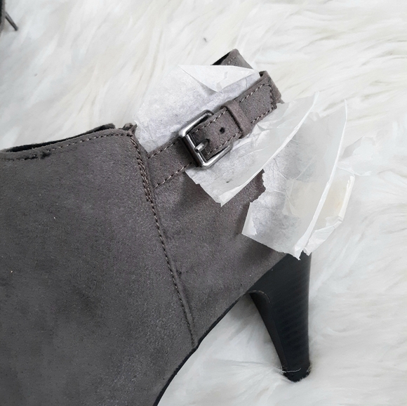Comfort Plus Predictions Heeled Booties - Picture 2 of 12